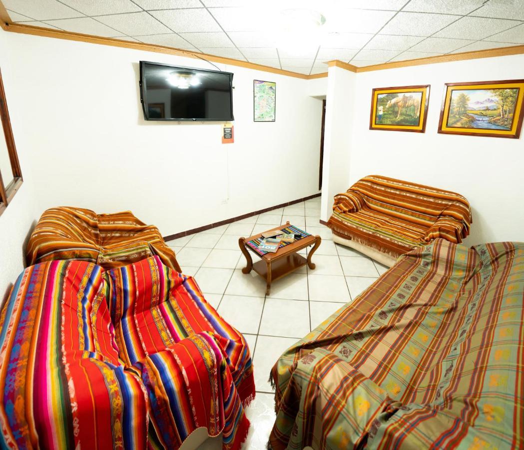 Mashy'S Hostal Otavalo Bagian luar foto