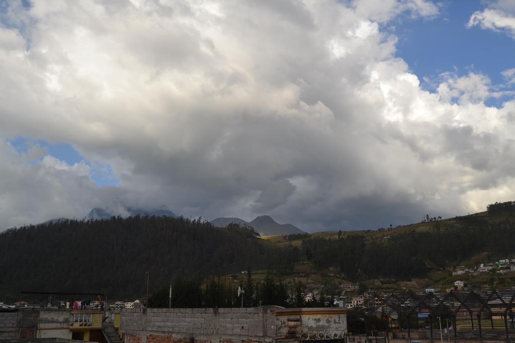 Mashy'S Hostal Otavalo Bagian luar foto