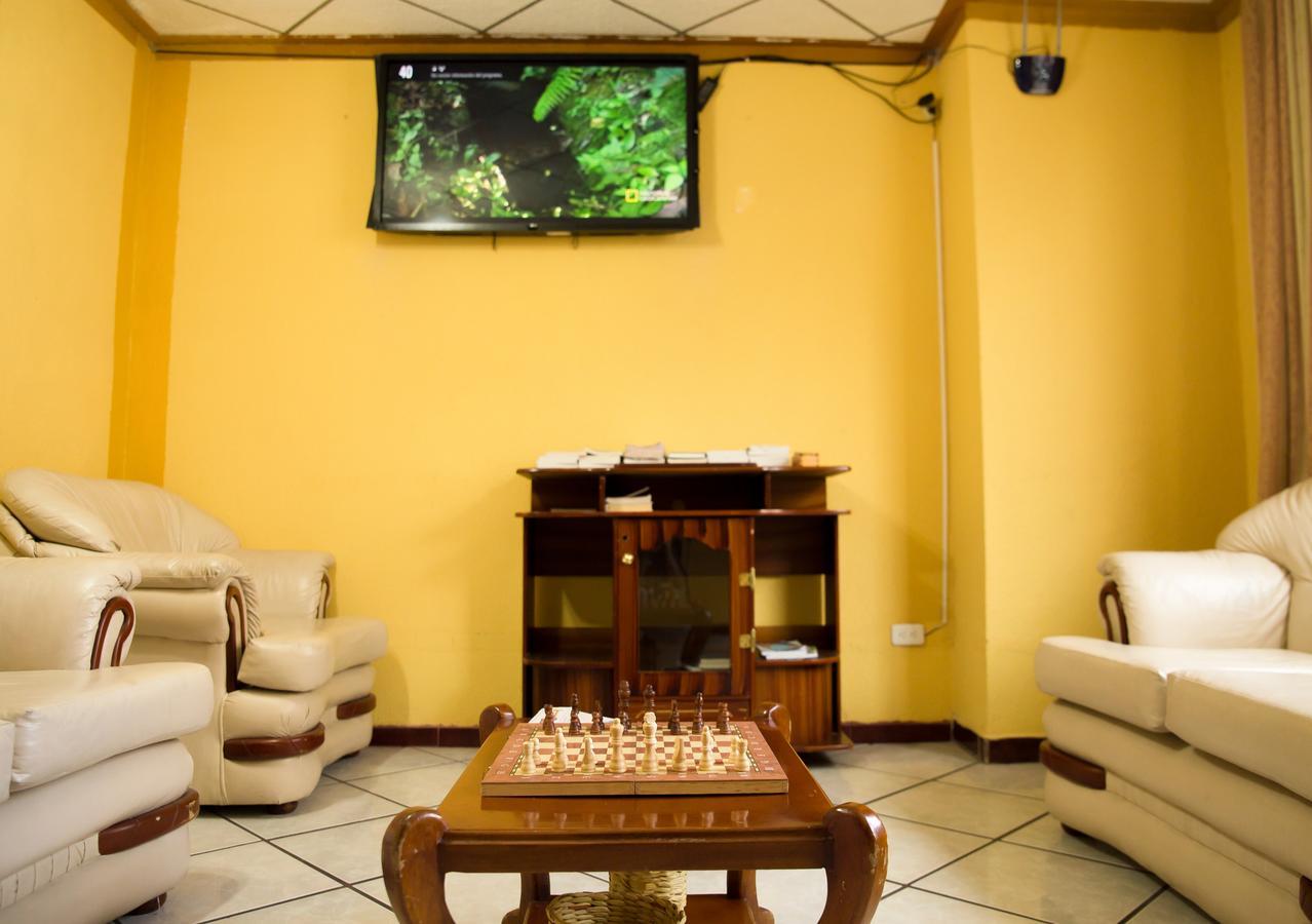 Mashy'S Hostal Otavalo Bagian luar foto